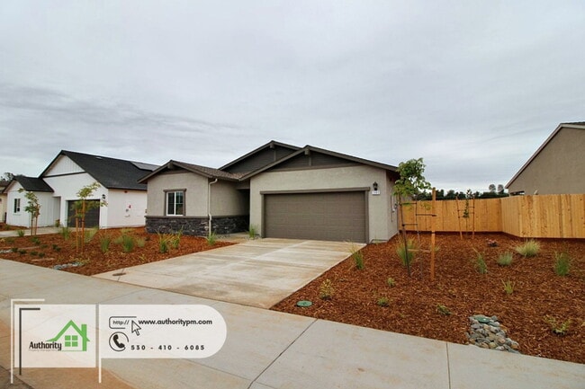 2843 Hopkins Ave in Redding, CA - Building Photo - Building Photo