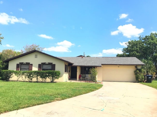 property at 950 Hedgewood Ct