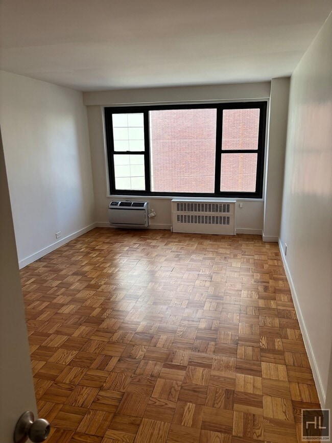 145 4TH Ave