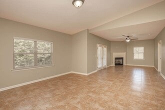 Stonewater Place Apartments in Jackson, TN - Foto de edificio - Building Photo