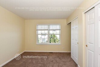 2562 Hillsboro Blvd in Aurora, IL - Building Photo - Building Photo