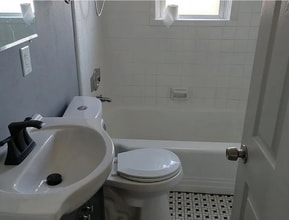 7011 Roberts Ct in University City, MO - Building Photo - Building Photo