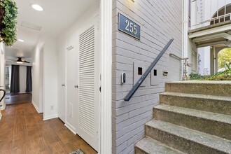 255 G St SW in Washington, DC - Building Photo - Building Photo