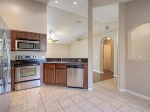 8364 Greystone Dr in Lakeland, FL - Foto de edificio - Building Photo