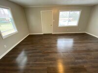 101 McKellar Ct photo'