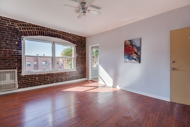 730 S Catalina St, Unit 1 in Los Angeles, CA - Foto de edificio - Building Photo