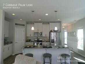 7 Cabbage Palm Ln in Bluffton, SC - Building Photo - Building Photo