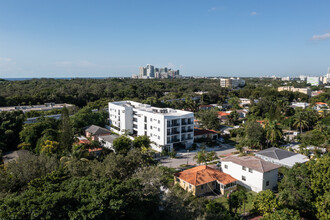 2010 SW 25th Ter in Miami, FL - Building Photo - Building Photo