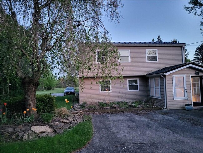 3973 North Ave in Shortsville, NY - Foto de edificio - Building Photo