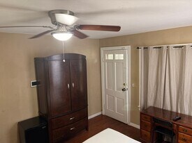 1045 Ontario St in Jacksonville, FL - Building Photo