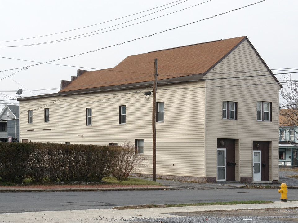 611 5th St in Altoona, PA - Building Photo