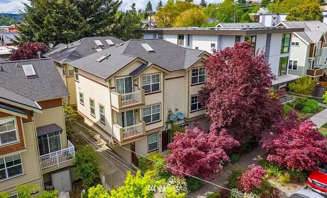 property at 3631B Phinney Ave N