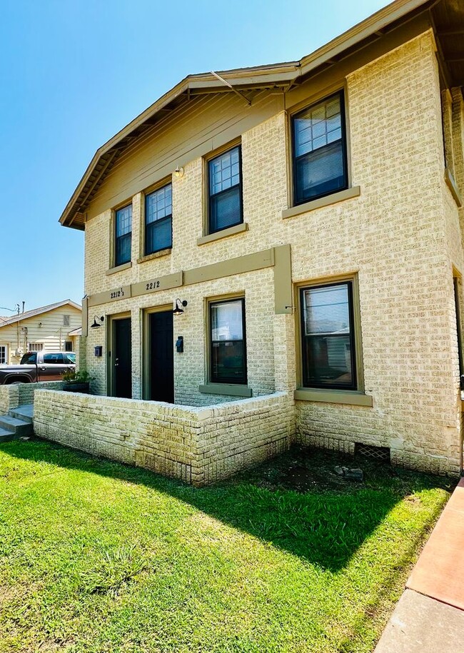 property at 2212 N Lee Ave