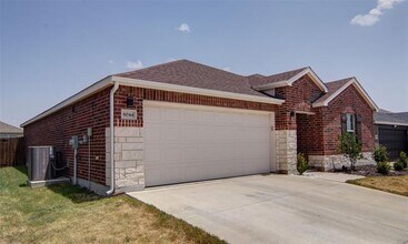 6044 Misty Breeze Dr in Fort Worth, TX - Building Photo - Building Photo