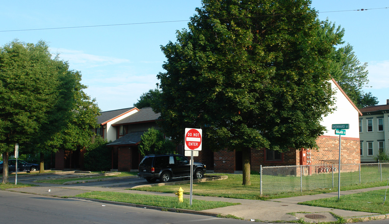 200 Shonnard St in Syracuse, NY - Building Photo