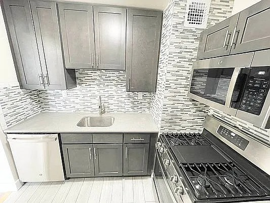 3225 Johnson Ave in Bronx, NY - Building Photo
