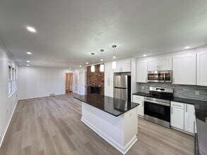 2841 Deerwood Dr in Winston-Salem, NC - Building Photo - Building Photo