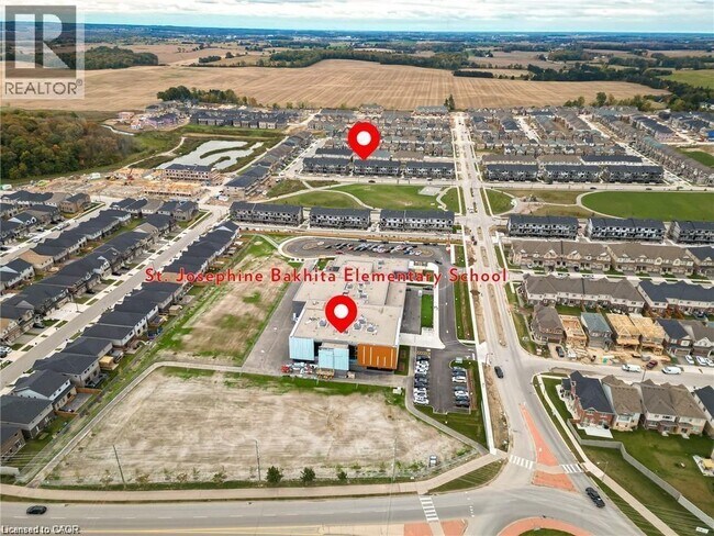 200 Wheat Ln. in Kitchener, ON - Building Photo - Building Photo