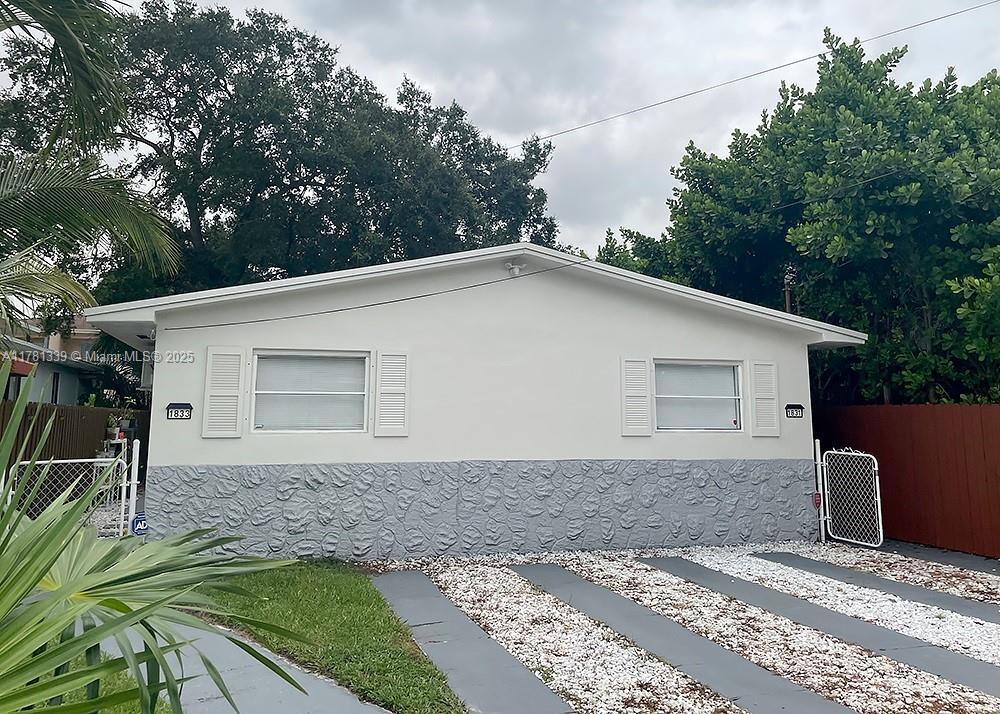 1831 NW 41st St in Miami, FL - Building Photo