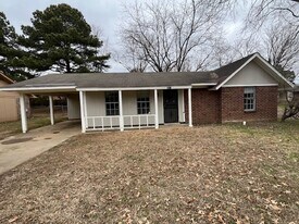 3470 Carroll Dr in Horn Lake, MS - Building Photo