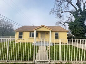 1003 Victoria Ave in Stockton, CA - Building Photo