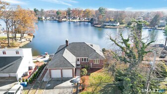 192 Frenchtown Rd in Bridgeport, CT - Building Photo