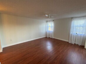 2334 S Cypress Bend Dr in Pompano Beach, FL - Building Photo - Building Photo