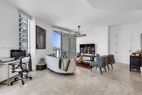 218 SE 14th St, Unit 802 in Miami, FL - Building Photo - Building Photo