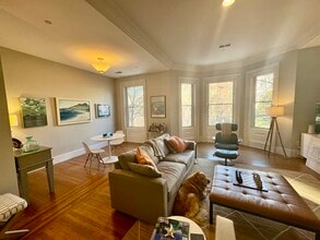 331 Beacon St, Unit 2 in Boston, MA - Foto de edificio - Building Photo