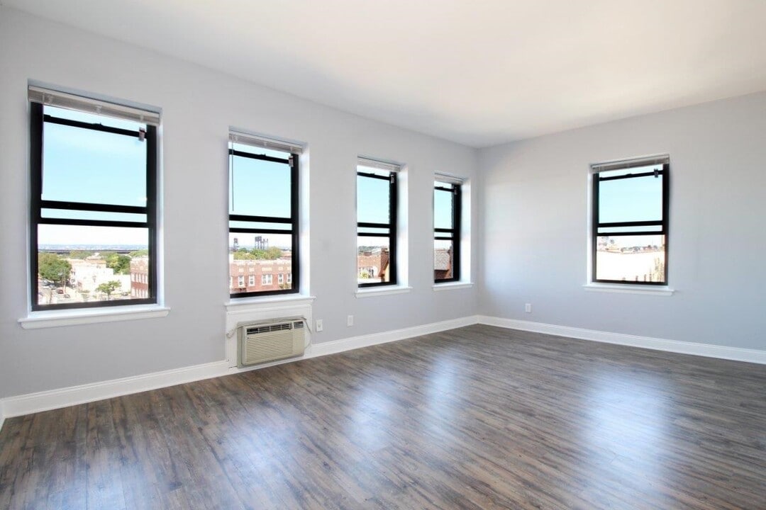 43-49 Van Wagenen Ave-Unit -4D in Jersey City, NJ - Building Photo