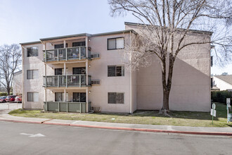 Auburn Ravine Terrace in Auburn, CA - Building Photo - Building Photo