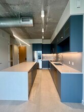 102 NW 30th St, Unit A4 in Miami, FL - Foto de edificio - Building Photo