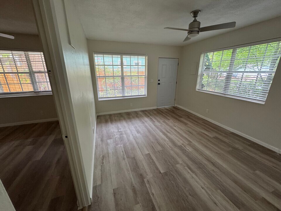 217 SW 11th Ct, Unit 1 in Fort Lauderdale, FL - Building Photo