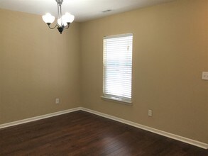 8100 Chatham Oaks Dr in Concord, NC - Foto de edificio - Building Photo