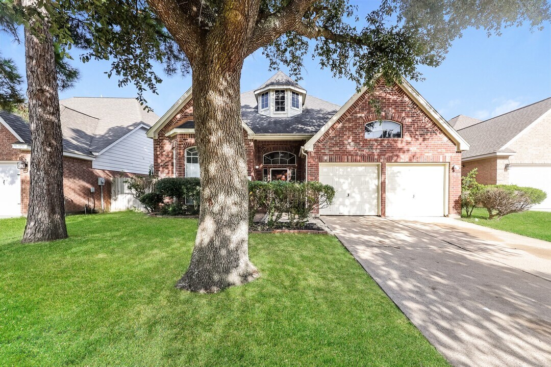 9111 Point Park Dr in Houston, TX - Building Photo