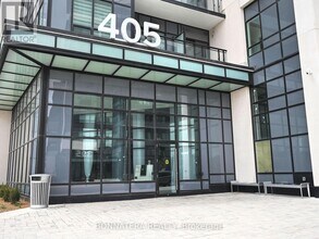 405-405 Dundas St W in Oakville, ON - Building Photo - Building Photo