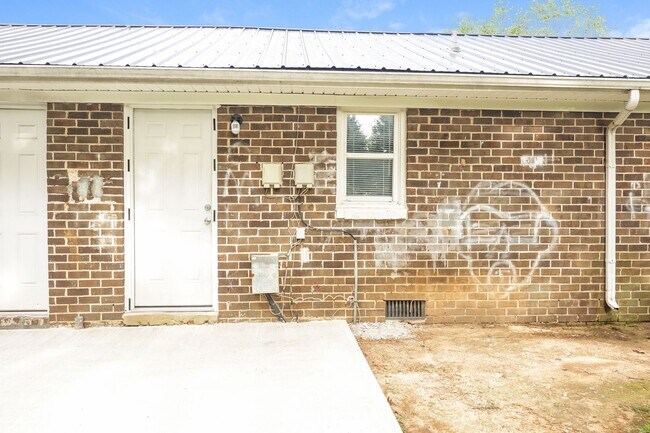 702 Couch St in McMinnville, TN - Building Photo - Building Photo