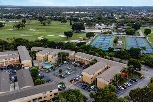 6205 SW Kendale Lakes Cir in Miami, FL - Building Photo