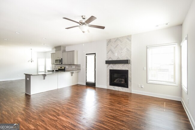692 Overlook Gln Dr in Lawrenceville, GA - Building Photo - Building Photo