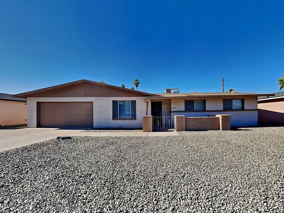 2181 E Concorda Dr in Tempe, AZ - Building Photo