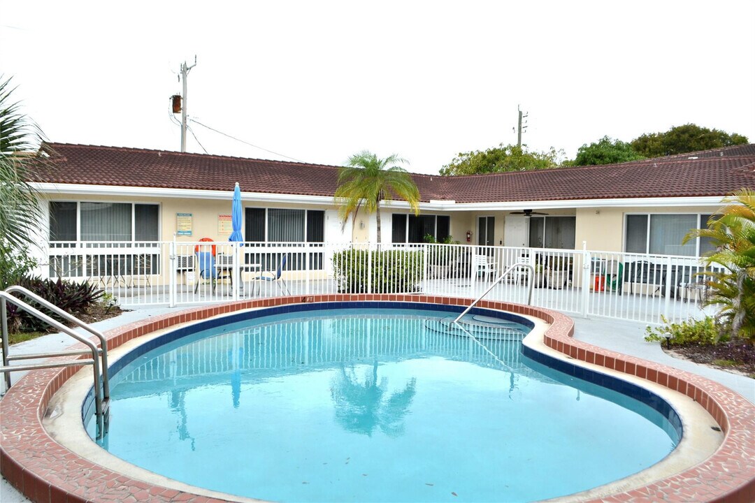 4209 NE 21st Ave in Fort Lauderdale, FL - Building Photo