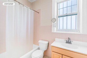 99 Ocean Pkwy in Brooklyn, NY - Building Photo - Building Photo