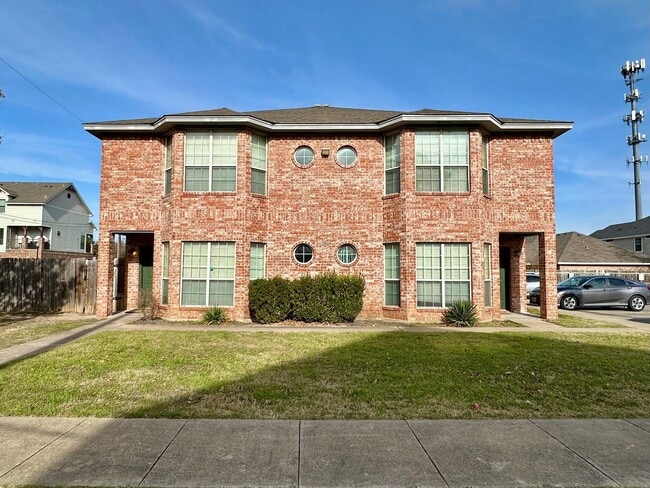 property at 2010 Marie Dr