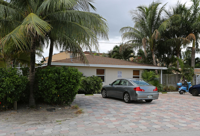 1330 Holly Heights Dr in Fort Lauderdale, FL - Building Photo - Building Photo