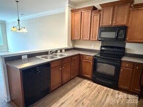 371 Beacon St NW in Concord, NC - Foto de edificio - Building Photo