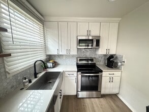 630 E San Antonio Dr, Unit #1 in Long Beach, CA - Foto de edificio - Building Photo