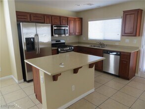 6824 Bayberry Creek Ave in Las Vegas, NV - Foto de edificio - Building Photo