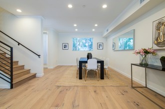 Apricot Townhomes in Simi Valley, CA - Building Photo - Interior Photo