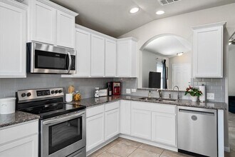 18333 Cumberland Gap St in Pflugerville, TX - Building Photo - Building Photo