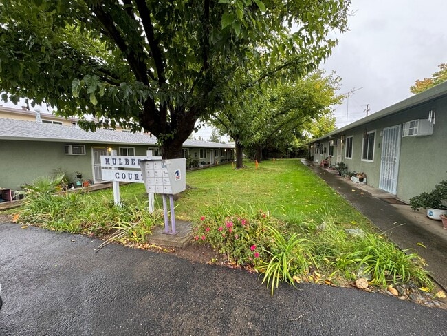 6426 Benning St in Orangevale, CA - Foto de edificio - Building Photo